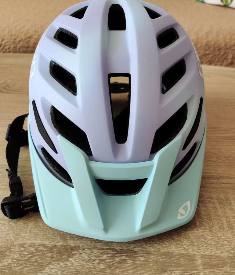 Used Giro Helmet 2025 bike — image 3 of 5