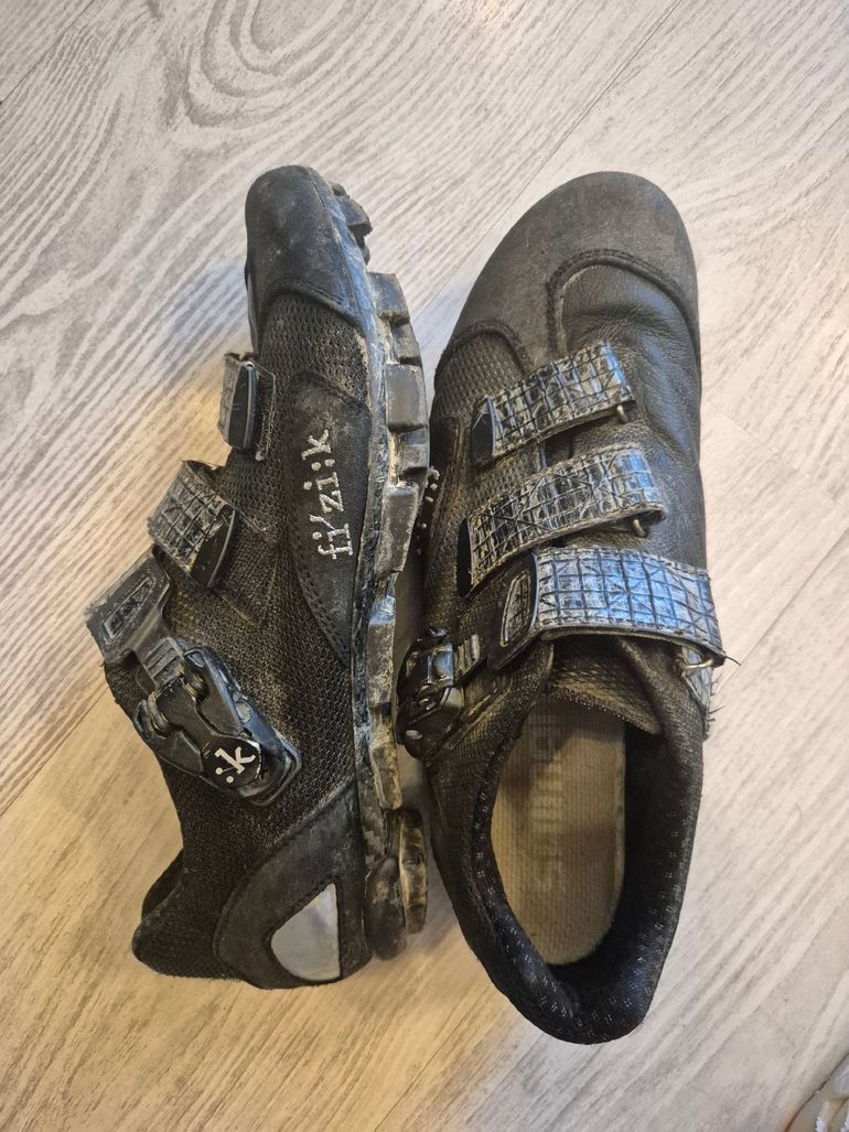 Used Fizik Talla 44, cierre por carraca y velcros. Suela 100% carbono 2015 bike — image 1 of 2