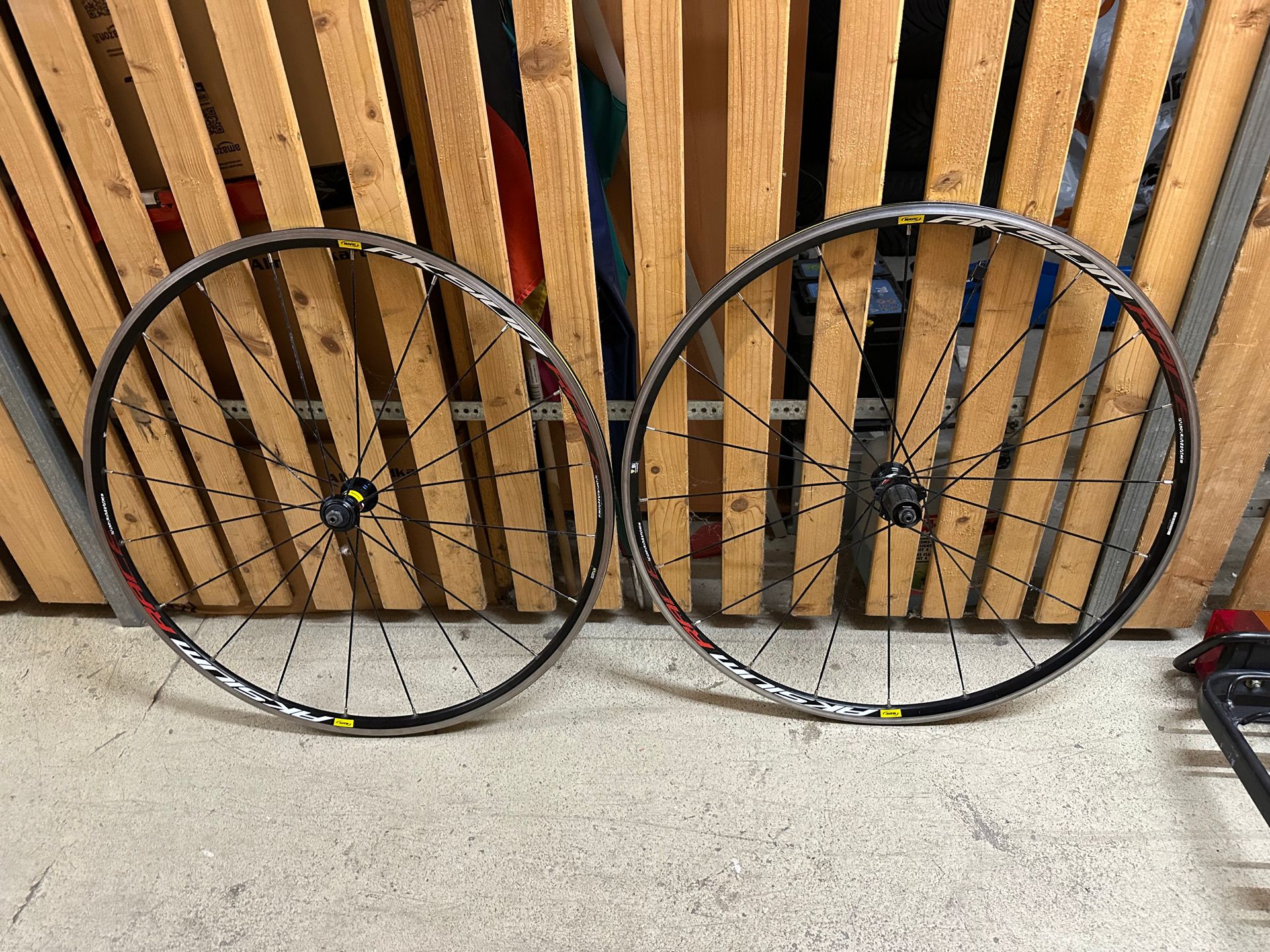 Mavic Aksium Race