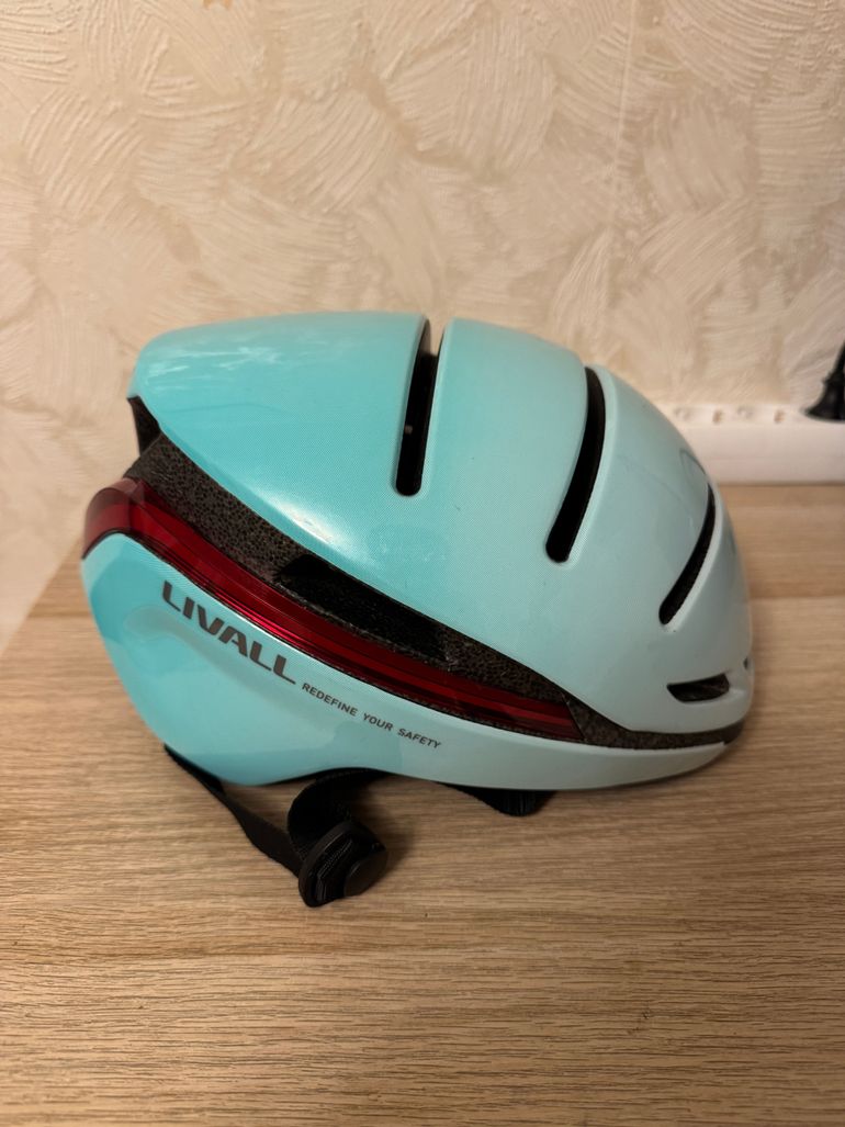 Brugt Livall Evo 21 Helmet 2024 bike — billede 1 af 3