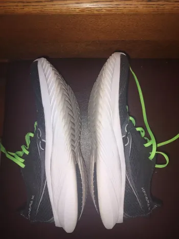 Used Saucony Saucony Kinvara 14 Black White bike — image 3 of 6