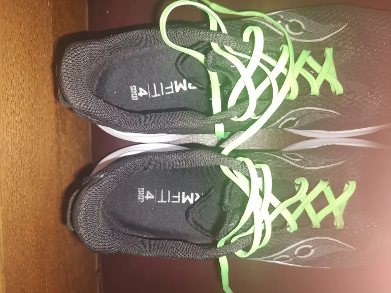 Used Saucony Saucony Kinvara 14 Black White bike — image 5 of 6