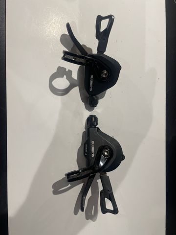 Used Shimano SET DE MANETTES 2x11v CINTRE PLAT Drivetrain & Pedals