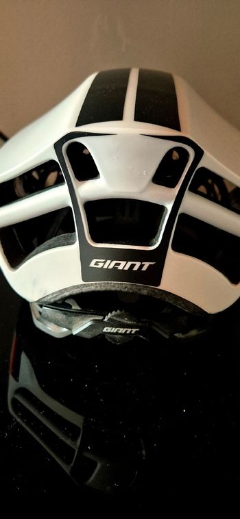 Used Giant Casco Giant 2023 bike — image 4 of 4