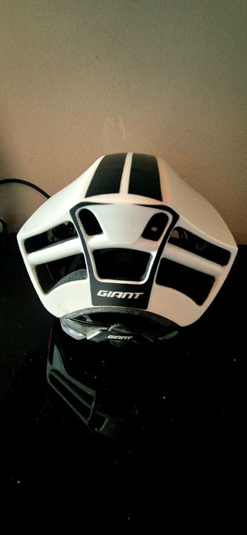 Used Giant Casco Giant 2023 bike — image 1 of 4