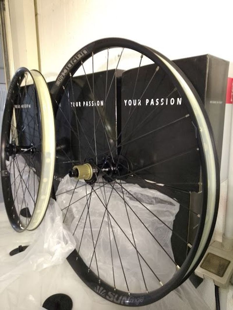 Brugt Sunringle Sun Ringle Duroc 40 27.5 Plus Boost Tubeless Ready Wheels