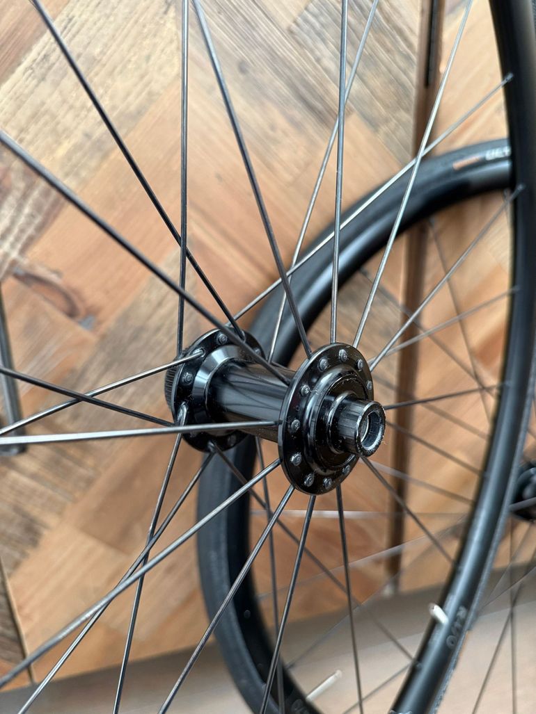 Used Dt Swiss R470 Shimano Freehub / Incl. Continental 25 mm tires/Good Condition! 2021 bike — image 6 of 7