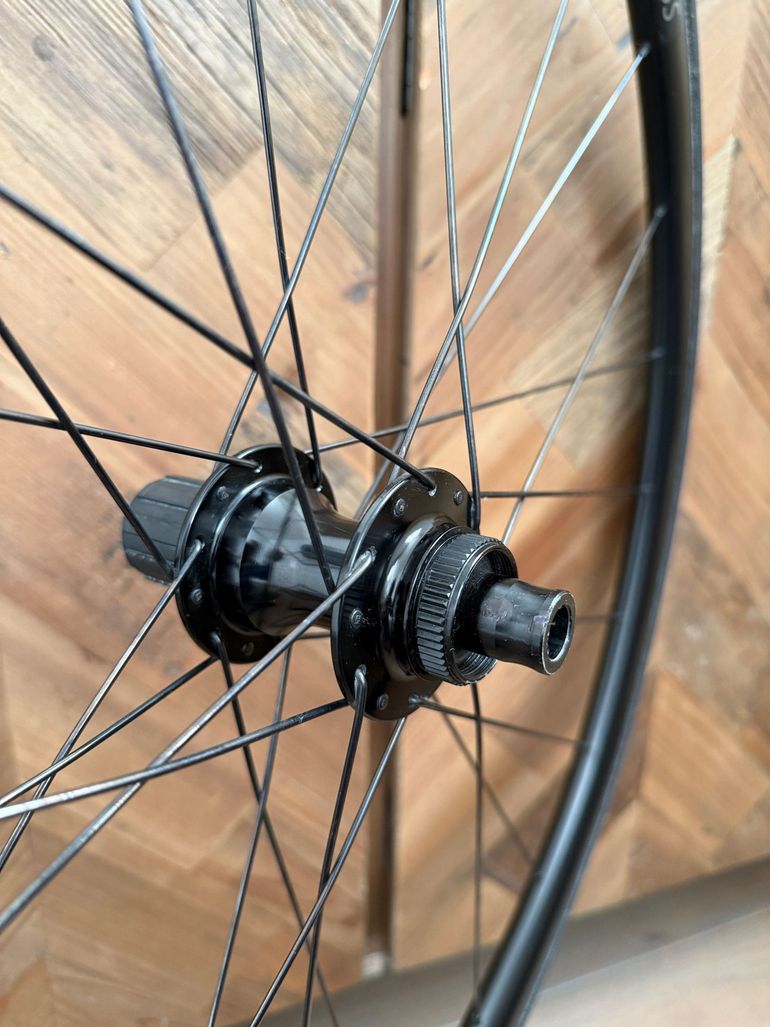 Used Dt Swiss R470 Shimano Freehub / Incl. Continental 25 mm tires/Good Condition! 2021 bike — image 5 of 7