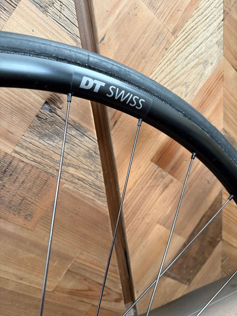 Used Dt Swiss R470 Shimano Freehub / Incl. Continental 25 mm tires/Good Condition! 2021 bike — image 3 of 7