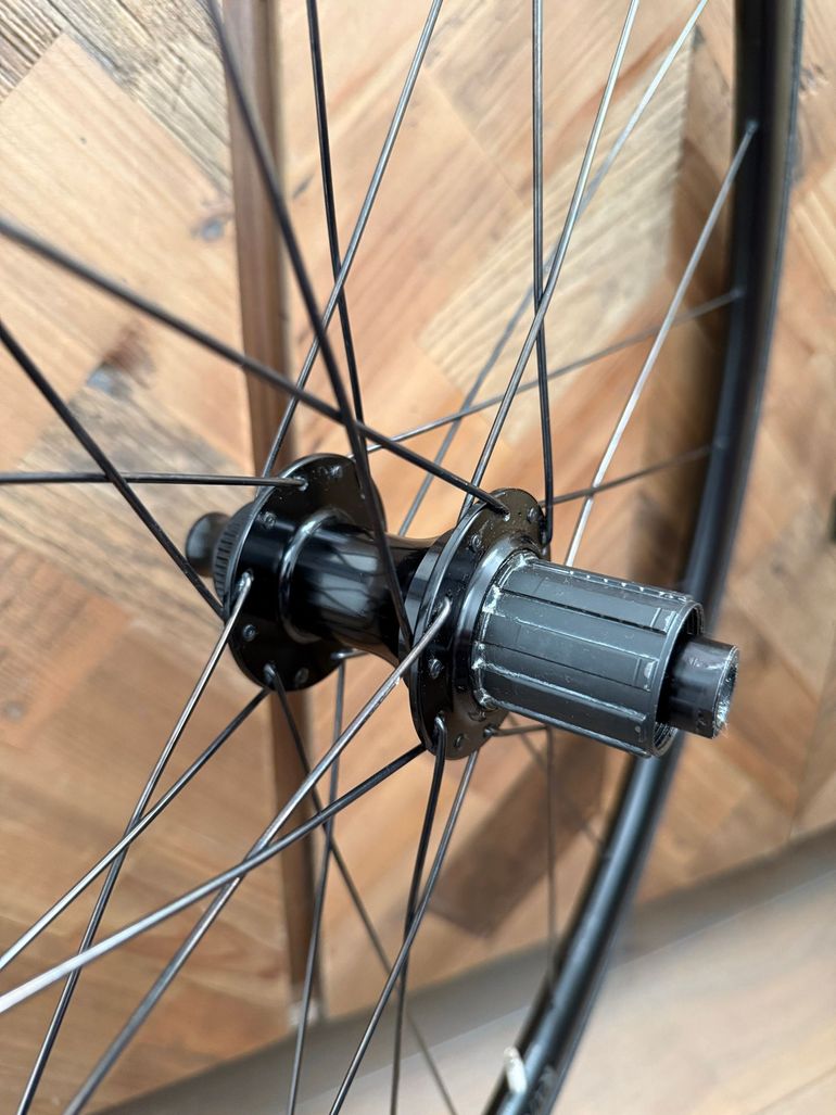 Used Dt Swiss R470 Shimano Freehub / Incl. Continental 25 mm tires/Good Condition! 2021 bike — image 2 of 7