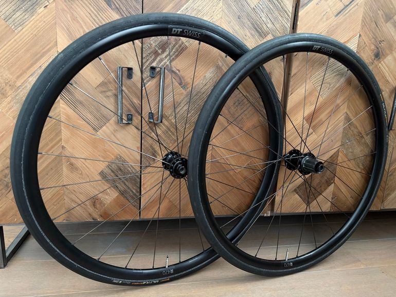 Used Dt Swiss R470 Shimano Freehub / Incl. Continental 25 mm tires/Good Condition! 2021 bike — image 1 of 7