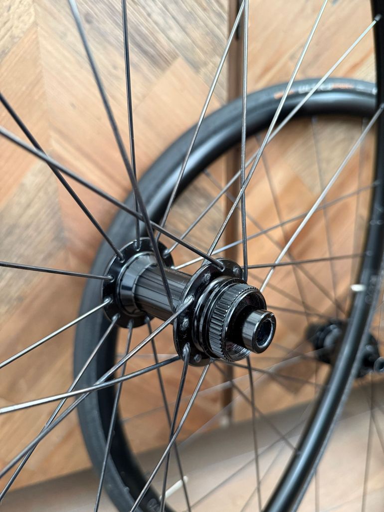 Used Dt Swiss R470 Shimano Freehub / Incl. Continental 25 mm tires/Good Condition! 2021 bike — image 7 of 7