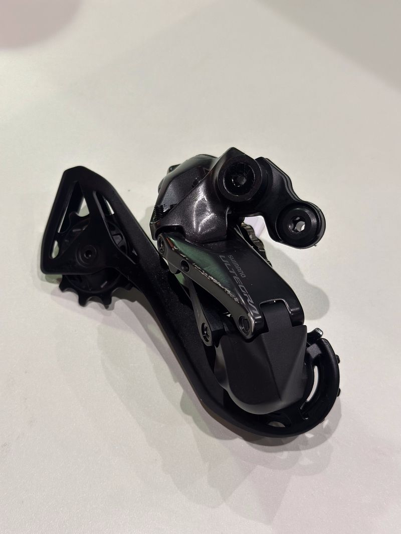 Used Shimano Ultegra Di2 RD-R8150 12-speed Drivetrain & Pedals