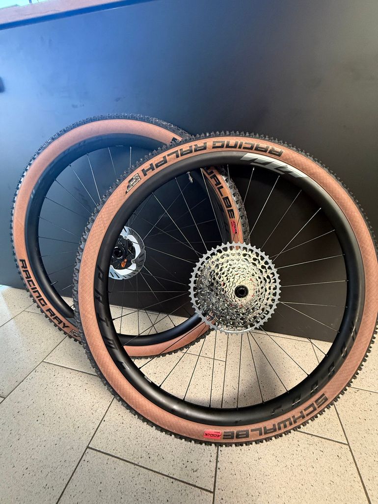 Used Dt Swiss KTM x DT Swiss Carbon Laufradsatz 29 Zoll Boost 2025 bike — image 1 of 4