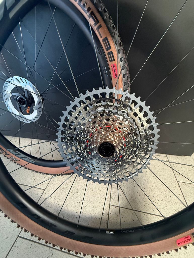 Used Dt Swiss KTM x DT Swiss Carbon Laufradsatz 29 Zoll Boost 2025 bike — image 3 of 4
