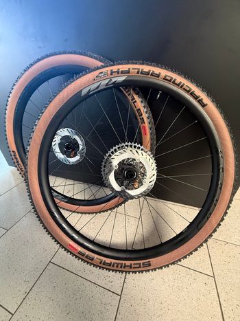 Used Dt Swiss KTM x DT Swiss Carbon Laufradsatz 29 Zoll Boost 2025 bike — image 2 of 4