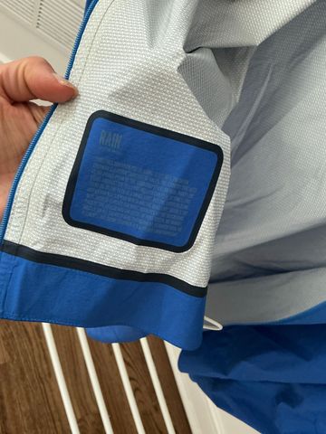 Used Rapha Core Rain Jacket 2024 bike — image 5 of 7