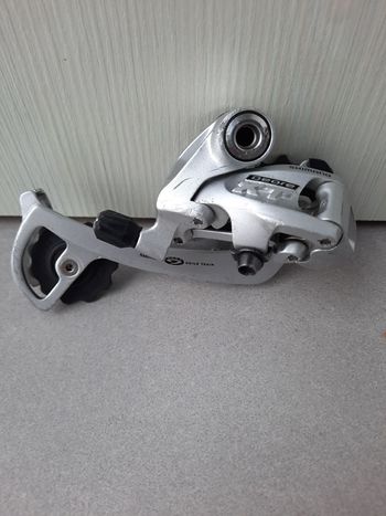 Used Shimano dérailleur arrière  RD M761  9 vitesses long cage. 2020 bike — image 1 of 4