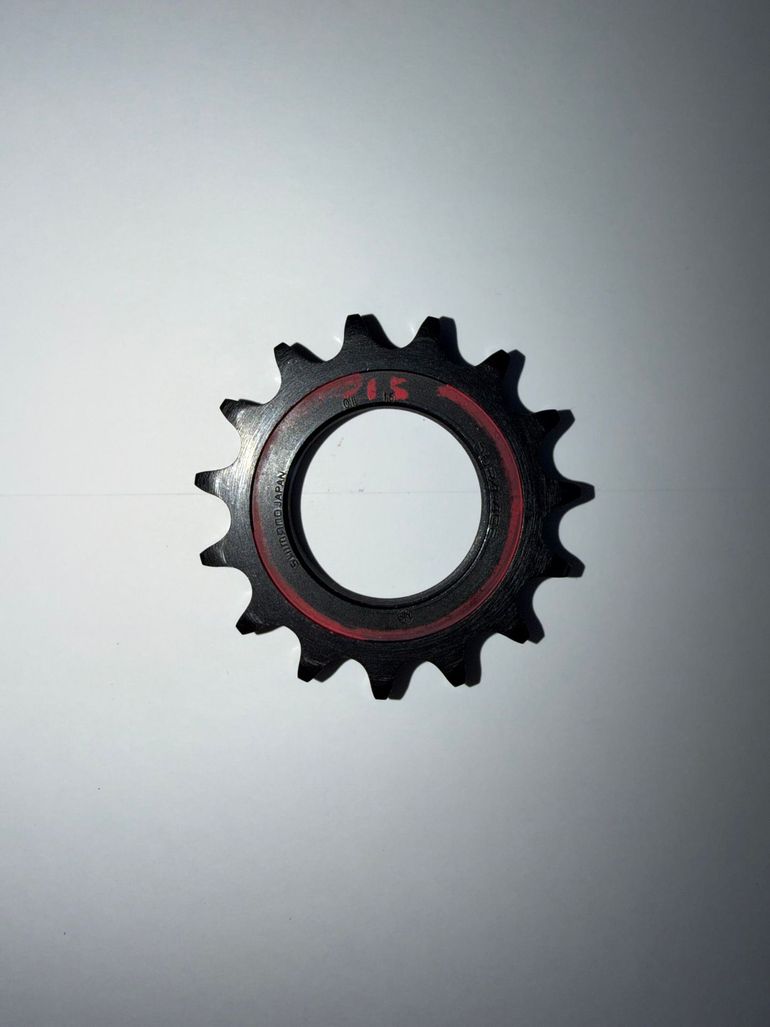 Used Shimano pignon piste 15 dents dure ace 2022 bike — image 1 of 3