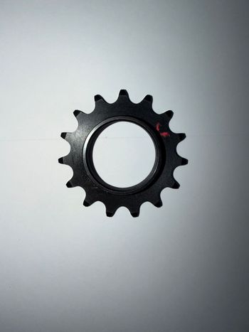 Used Shimano pignon piste 15 dents dure ace 2022 bike — image 2 of 3