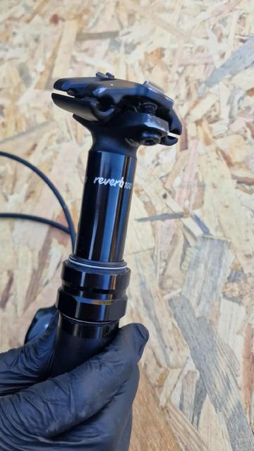 Brugt Sram reverb dropper post 100mm 2024 bike — billede 3 af 3