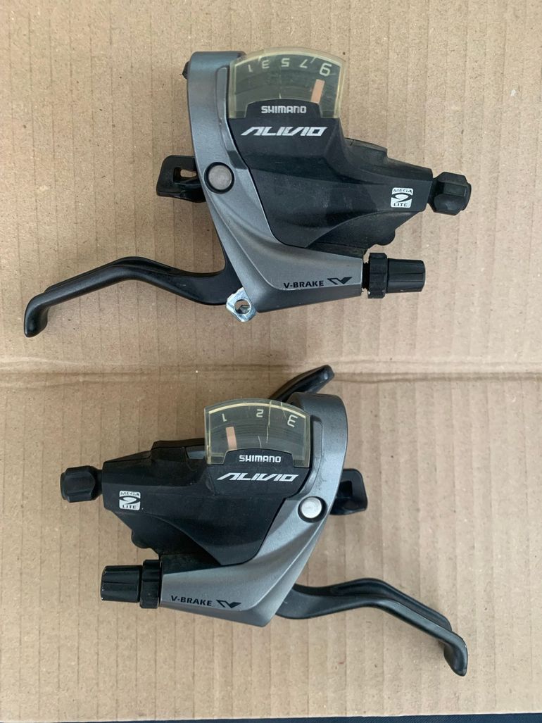 Used Shimano Manette de vitesse avant et arrière Alivio 2015 bike — image 1 of 3