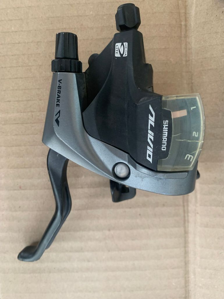 Used Shimano Manette de vitesse avant et arrière Alivio 2015 bike — image 2 of 3