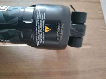 Used Rock Shox Deluxe ultimate 230x65 2025 bike — image 4 of 6