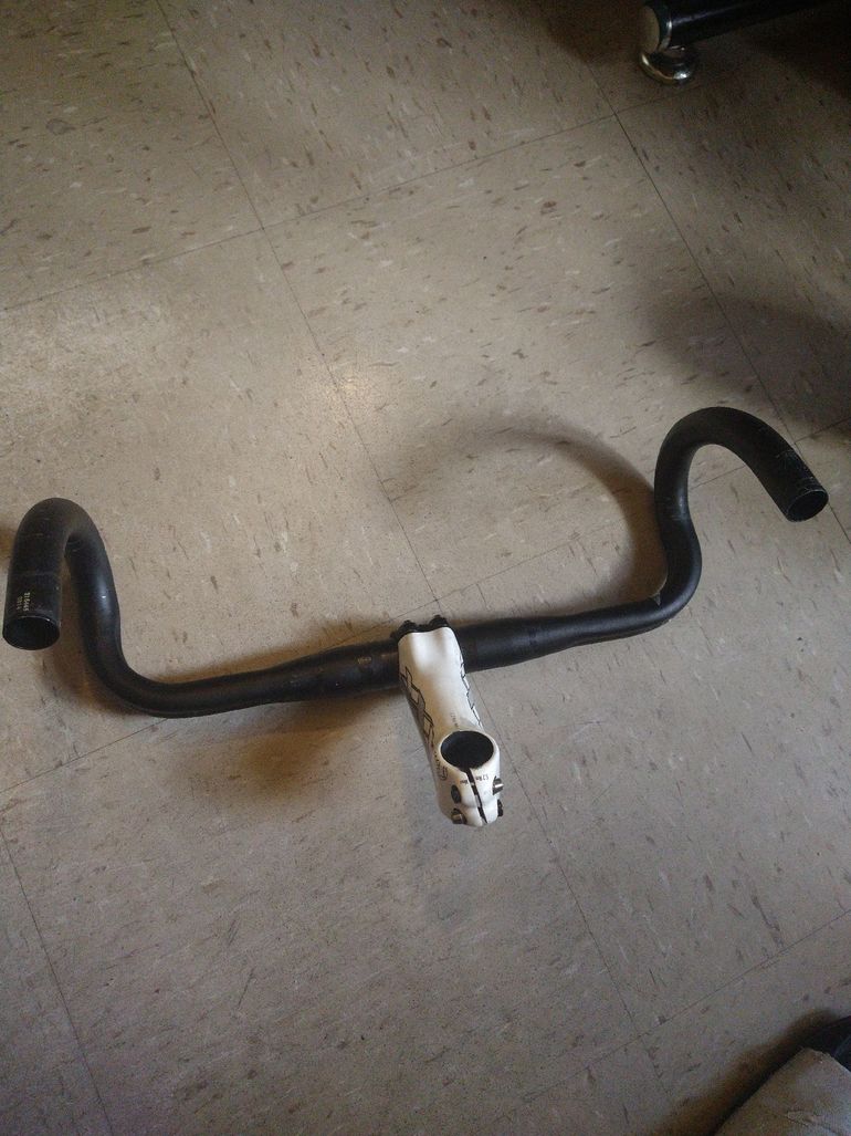 Used Bontrager stem and hadlebar 2023 bike — image 4 of 10