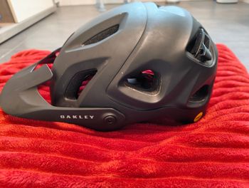 Used Oakley Oakley DRT5 MIPS Helmet bike — image 3 of 5