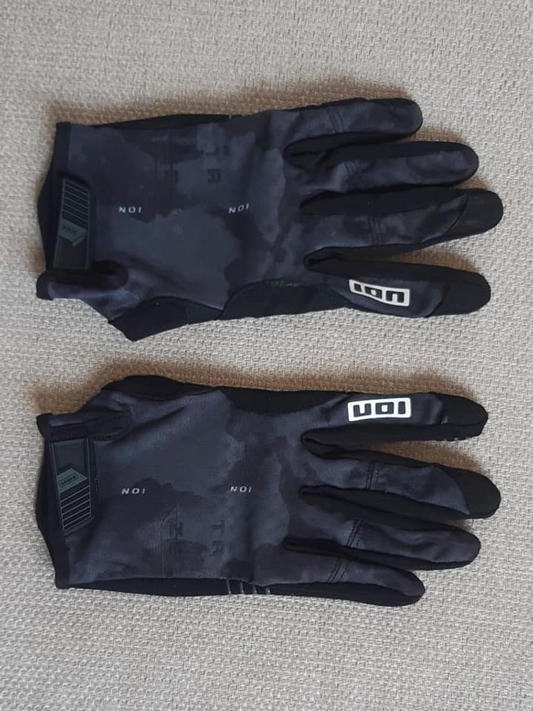Used Ion Traze Gloves bike — image 1 of 4