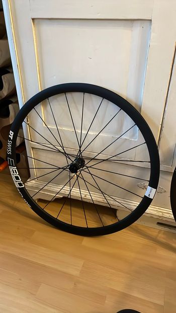 Used Dt Swiss E1800 2023 bike — image 4 of 7