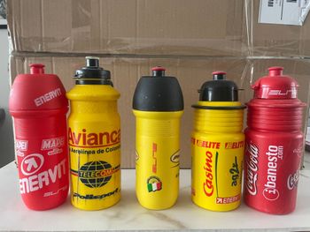 Used otra 50 Botellines/Bidones Ciclismo diferentes equipos 1990 bike — image 1 of 8