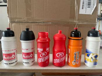 Used otra 50 Botellines/Bidones Ciclismo diferentes equipos 1990 bike — image 6 of 8