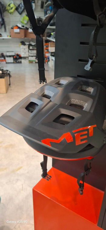 MET, Terranova Casco Hel