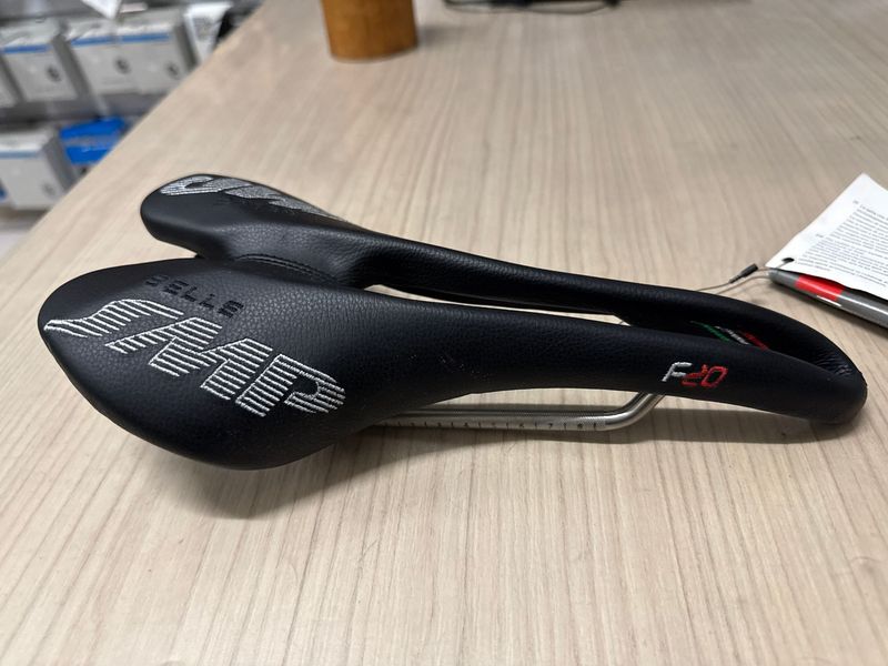 Käytetty Selle Smp F20 2024 Saddles & Seatposts
