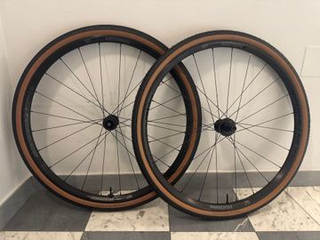 Použité Bontrager Paradigm Comp 25 inkl Reifen 2025 Wheels