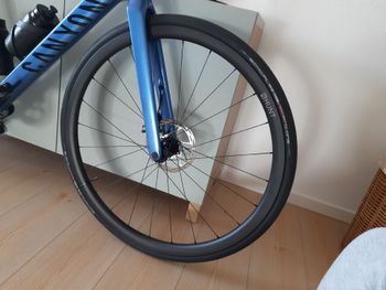 Used Hunt hunt 30mm carbon 2024 bike — image 4 of 10