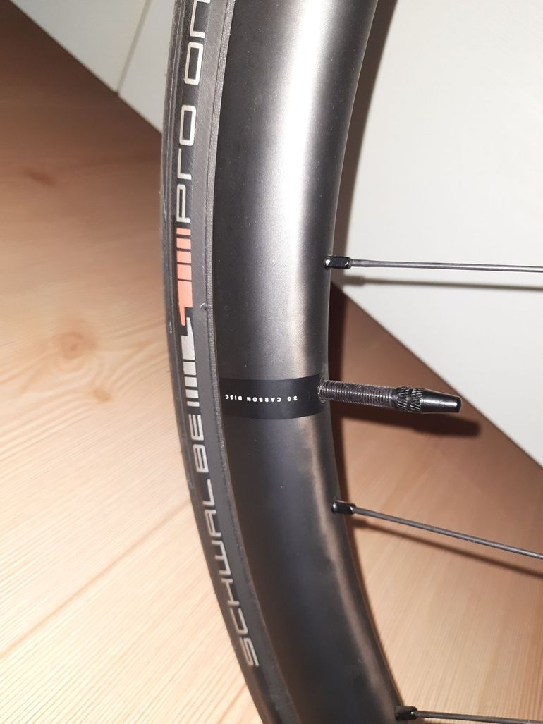 Used Hunt hunt 30mm carbon 2024 bike — image 7 of 10