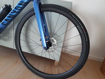 Used Hunt hunt 30mm carbon 2024 bike — image 3 of 10
