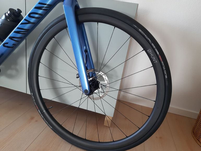 Used Hunt hunt 30mm carbon 2024 bike — image 3 of 10