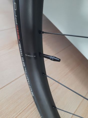 Used Hunt hunt 30mm carbon 2024 bike — image 1 of 10