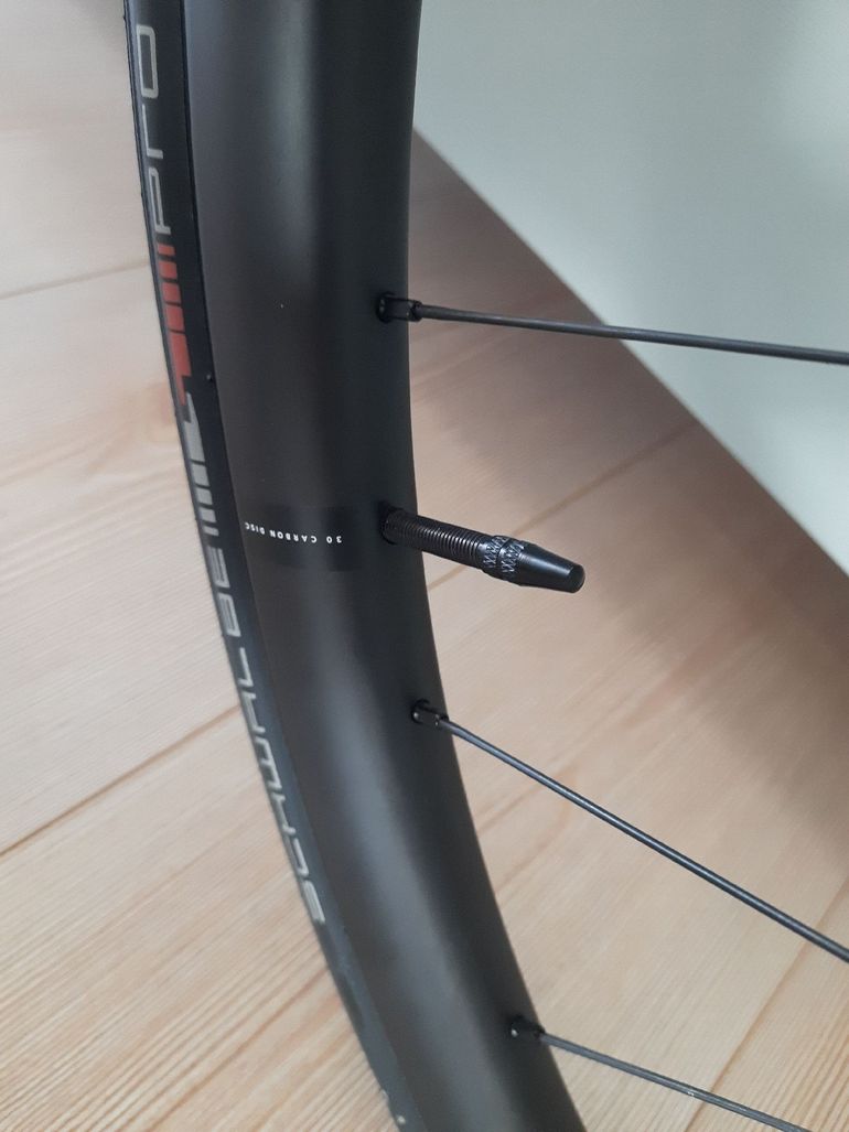 Used Hunt hunt 30mm carbon 2024 bike — image 1 of 10