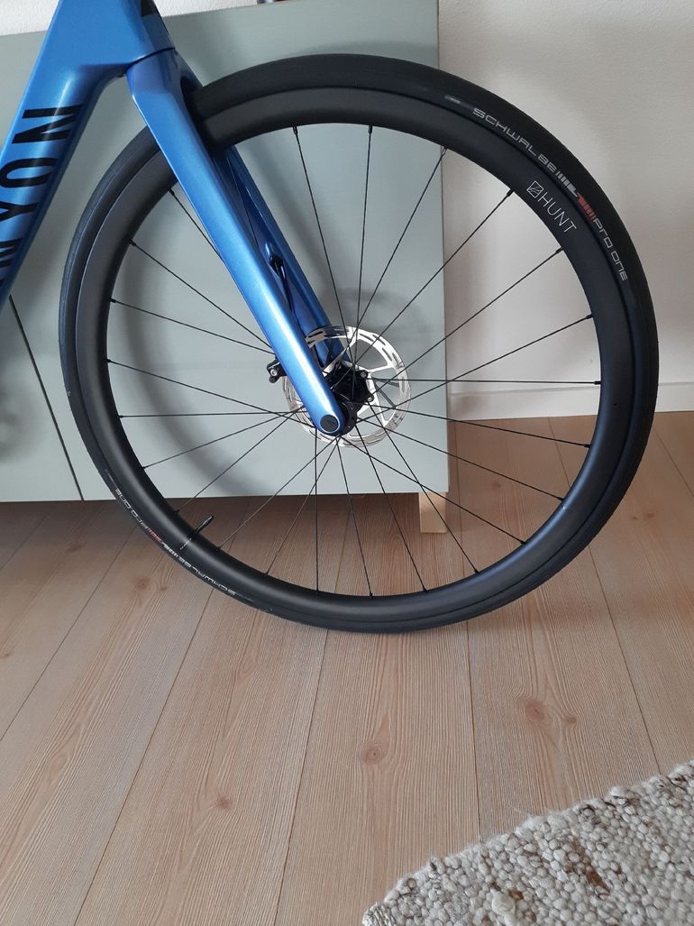 Used Hunt hunt 30mm carbon 2024 bike — image 6 of 10