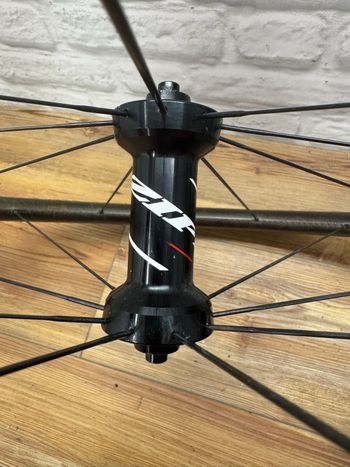 Used Zipp Zipp 404 Firecrest Clincher Rim Brake Wheelset bike — image 6 of 9