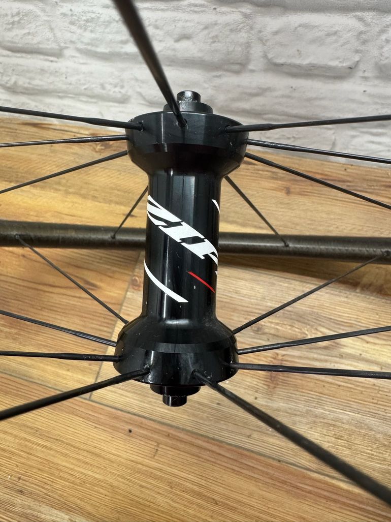 Used Zipp Zipp 404 Firecrest Clincher Rim Brake Wheelset bike — image 6 of 9