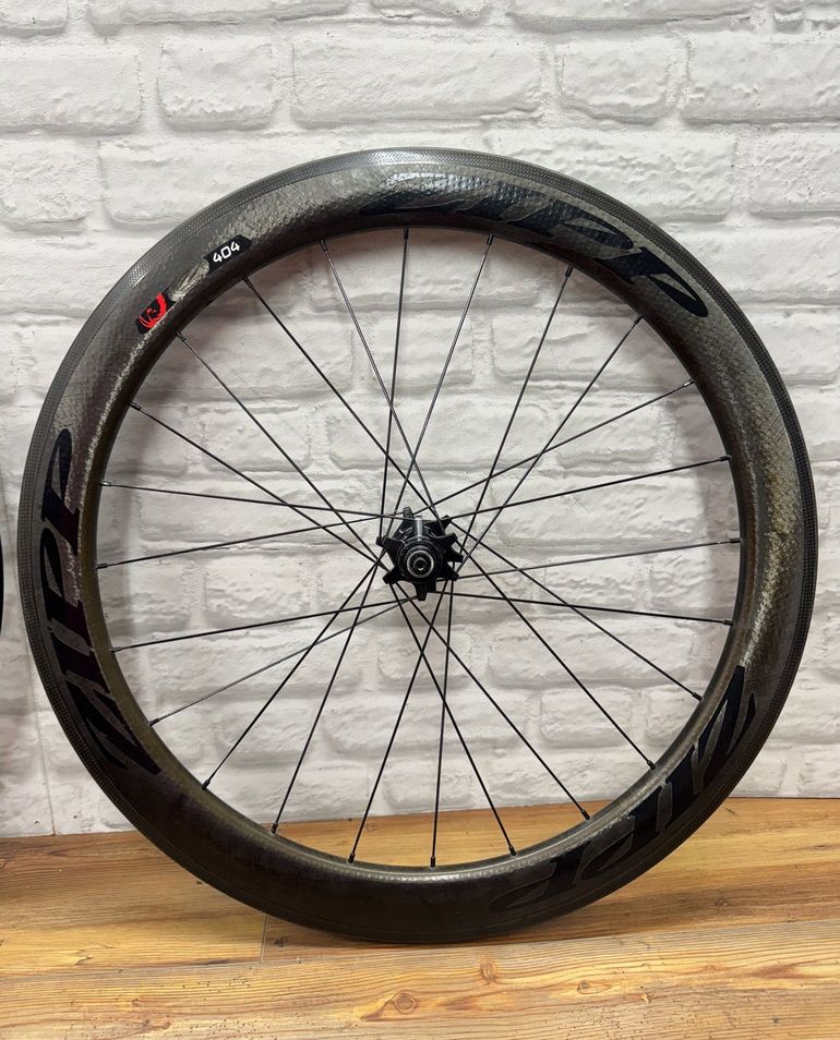 Used Zipp Zipp 404 Firecrest Clincher Rim Brake Wheelset bike — image 7 of 9