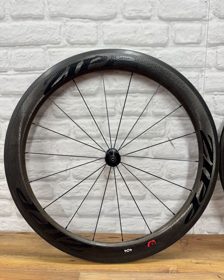 Used Zipp Zipp 404 Firecrest Clincher Rim Brake Wheelset bike — image 2 of 9