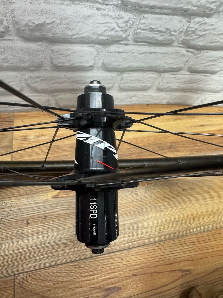 Used Zipp Zipp 404 Firecrest Clincher Rim Brake Wheelset bike — image 5 of 9