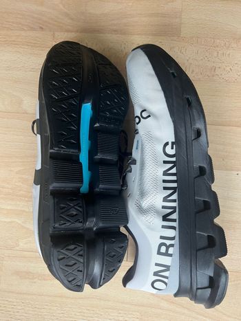 Used On Running Cloudflow Farbe Glacier/Black Größe 9.5 bzw 43 2025 bike